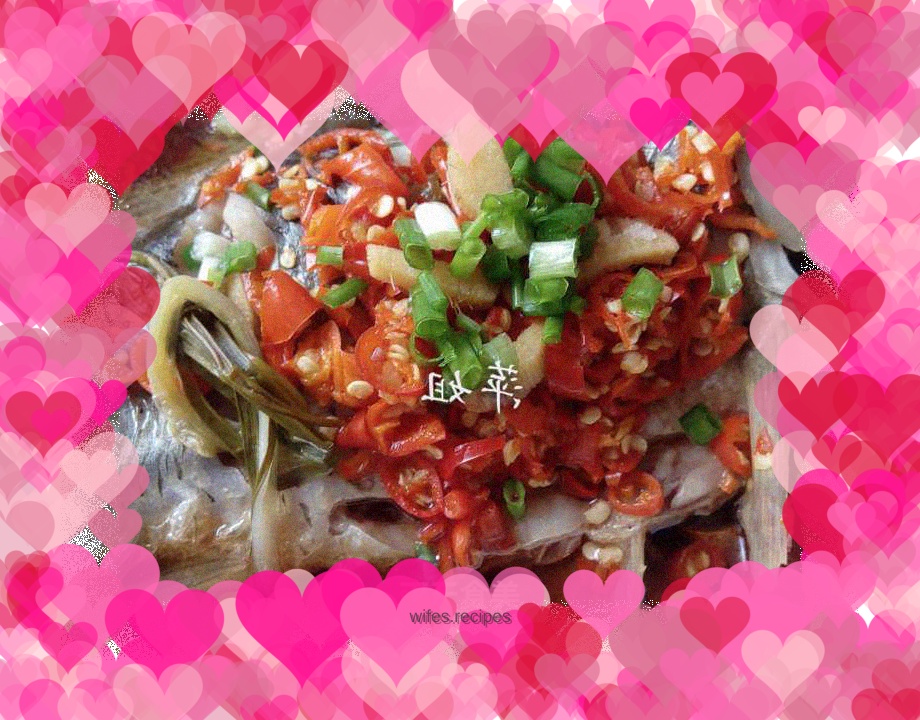 Steamed crucian carp with red pepper