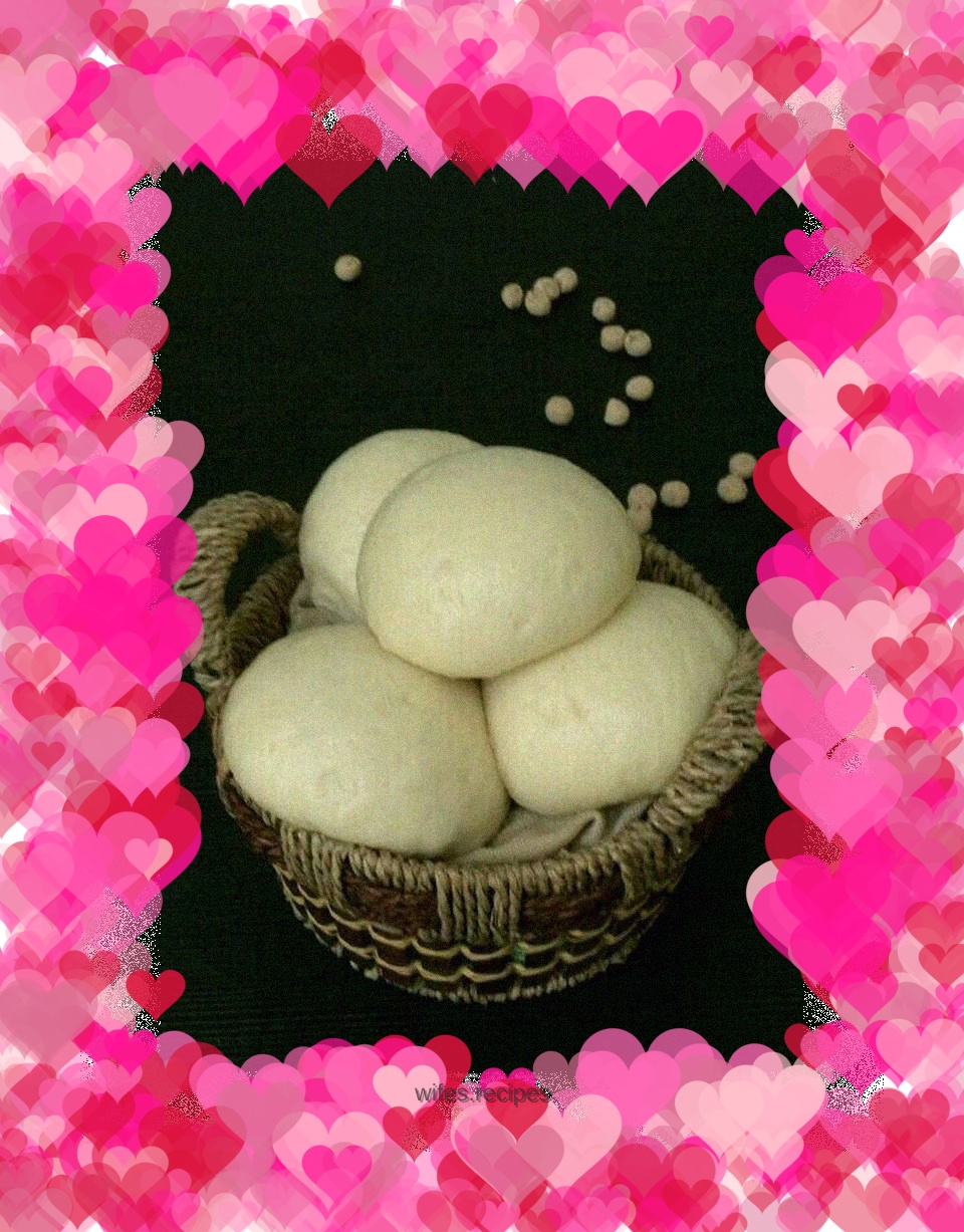 White steamed buns
