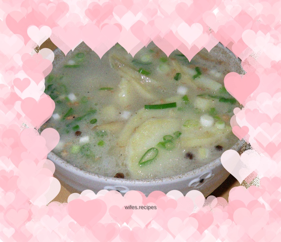 A bowl of stomach-warming ginger, green onion and red sweet potato soup