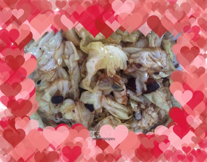 Sauce-flavored hand-shredded cabbage