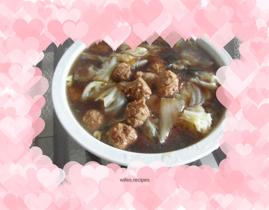 Cabbage meatballs and vermicelli soup