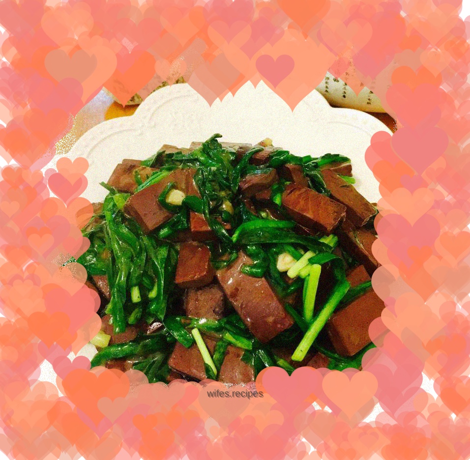 Stir-fried leeks with blood tofu