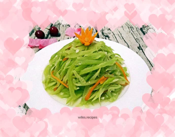 Stir-fried shredded lettuce