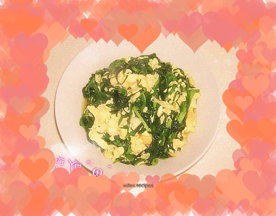 Fried eggs with chives