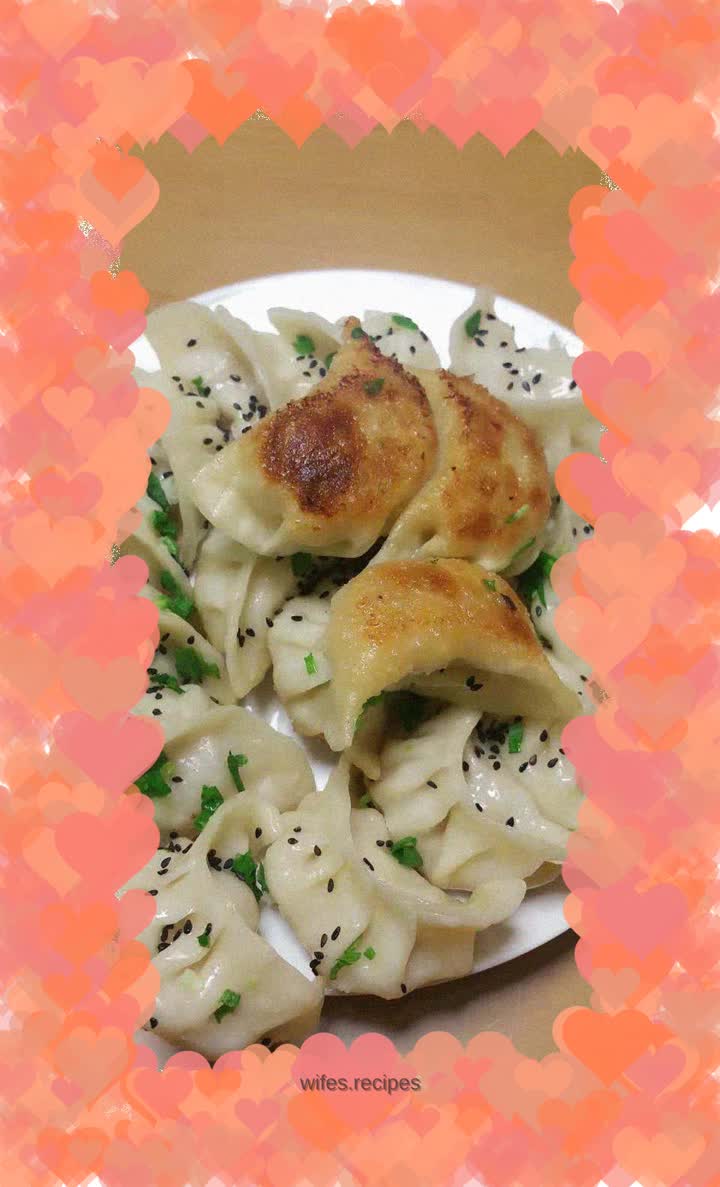 Fried dumplings with corn, water chestnuts and fresh meat