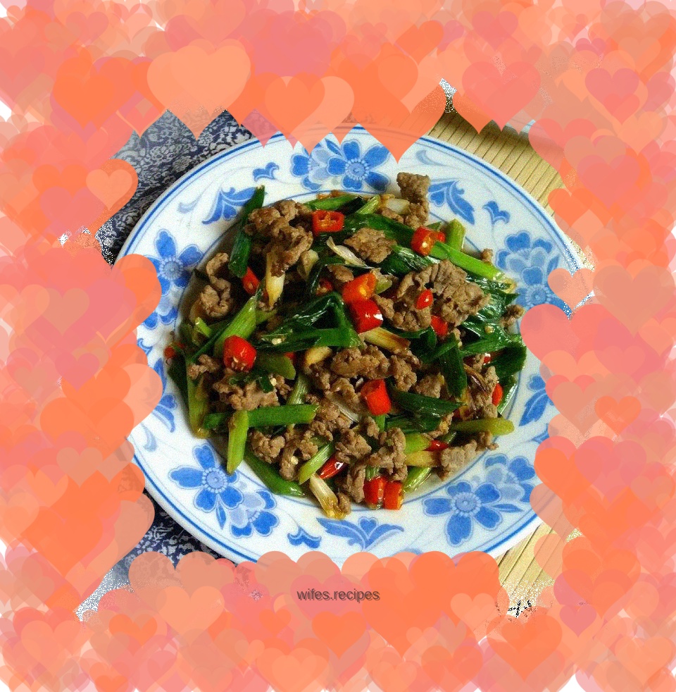 Stir-fried beef with garlic leaves