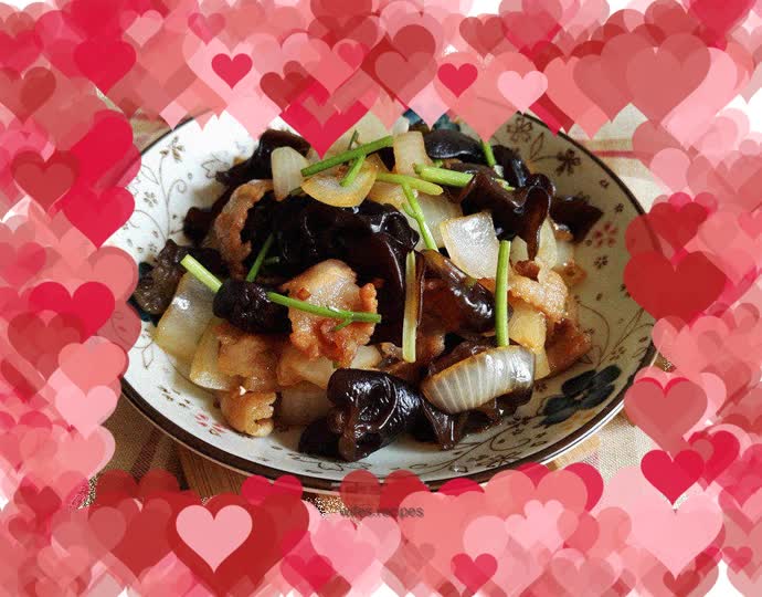 Stir-fried pork belly with black fungus and onion