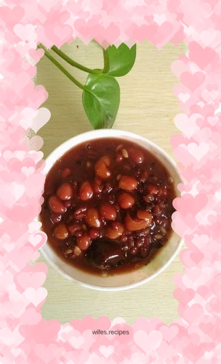 A bowl of health porridge every day - wolfberry, red bean, peanut, oatmeal and red date porridge