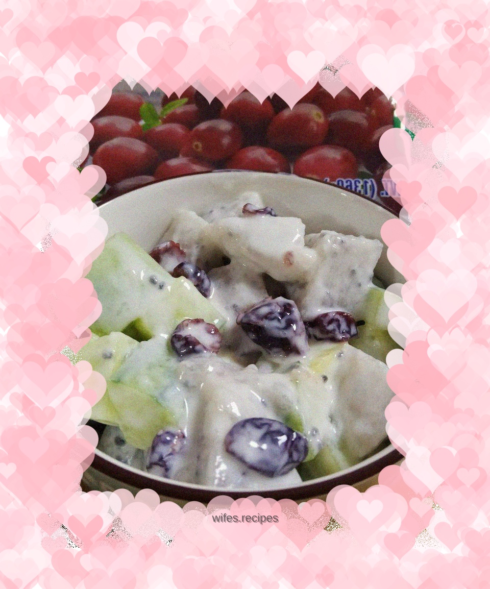 Autumn nourishes yin and moisturizes the lungs--Cranberry, cucumber, dragon fruit and yogurt salad