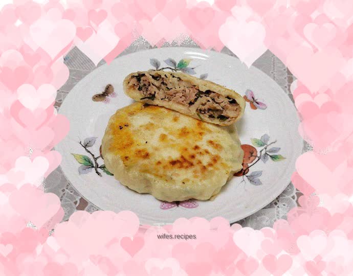 Pancakes with shredded radish and minced meat