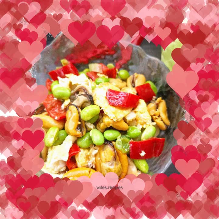 Stir-fried edamame with eggs, mussels and vegetables