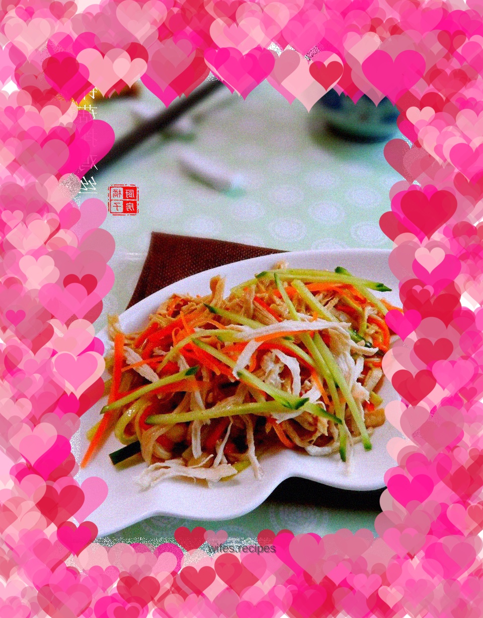 Enoki mushrooms mixed with shredded chicken