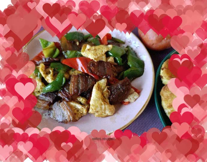 Stir-fried bacon with wrinkled pepper