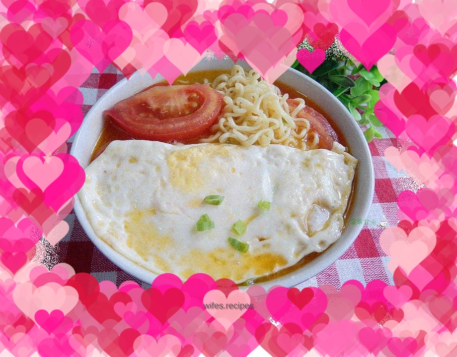 Boiled noodles in tomato and egg soup