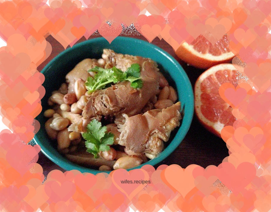 Stewed pig's feet with peanuts and soybeans