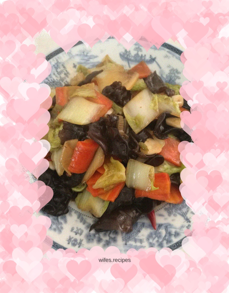 Stir-fried fungus with cabbage