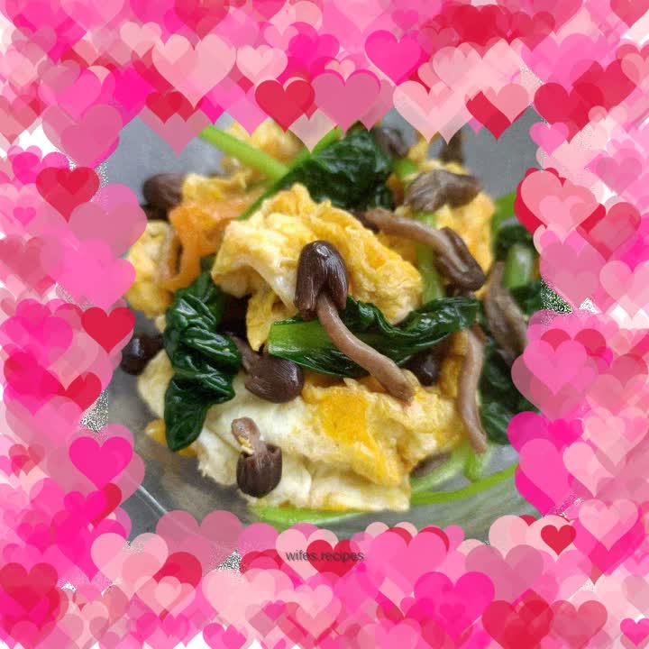 Stir-fried chicken with mushrooms, tart vegetables and black eggs