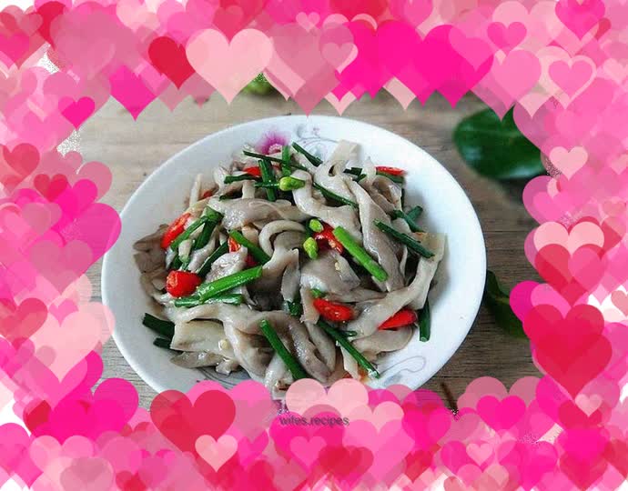 Stir-fried Oyster Mushrooms with Chive Flowers