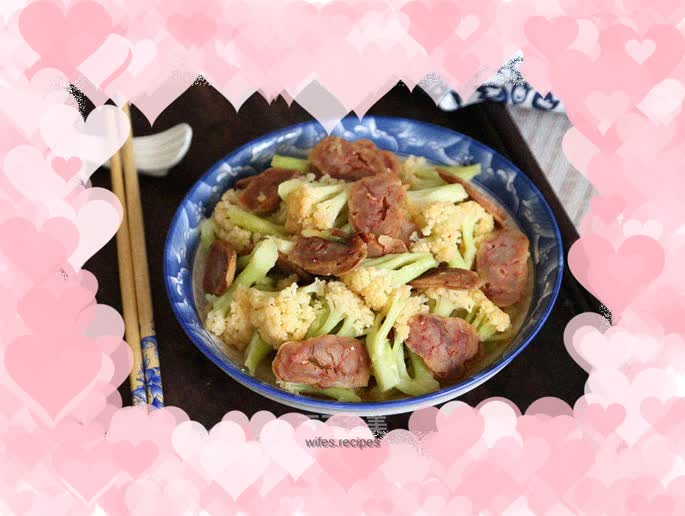 Sausage stir-fried with cauliflower