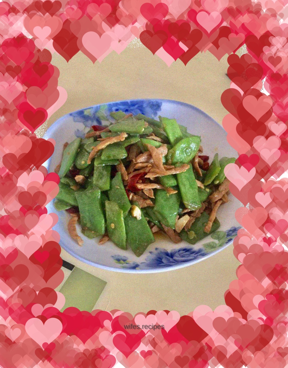 Stir-fried shredded pork with lentils