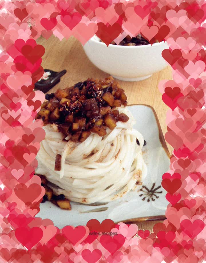 Noodles with black bean paste and melon rind sauce