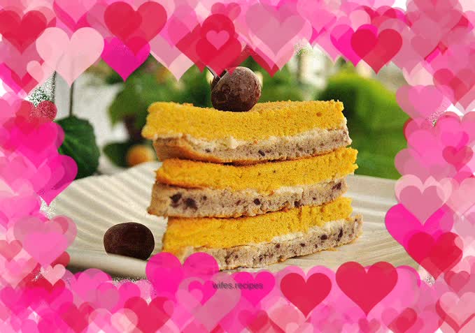 Two-color cream layer cake