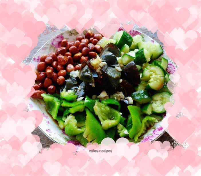 Peanuts mixed with pineapple