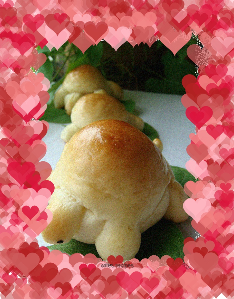 Lotus Seed Turtle Bun