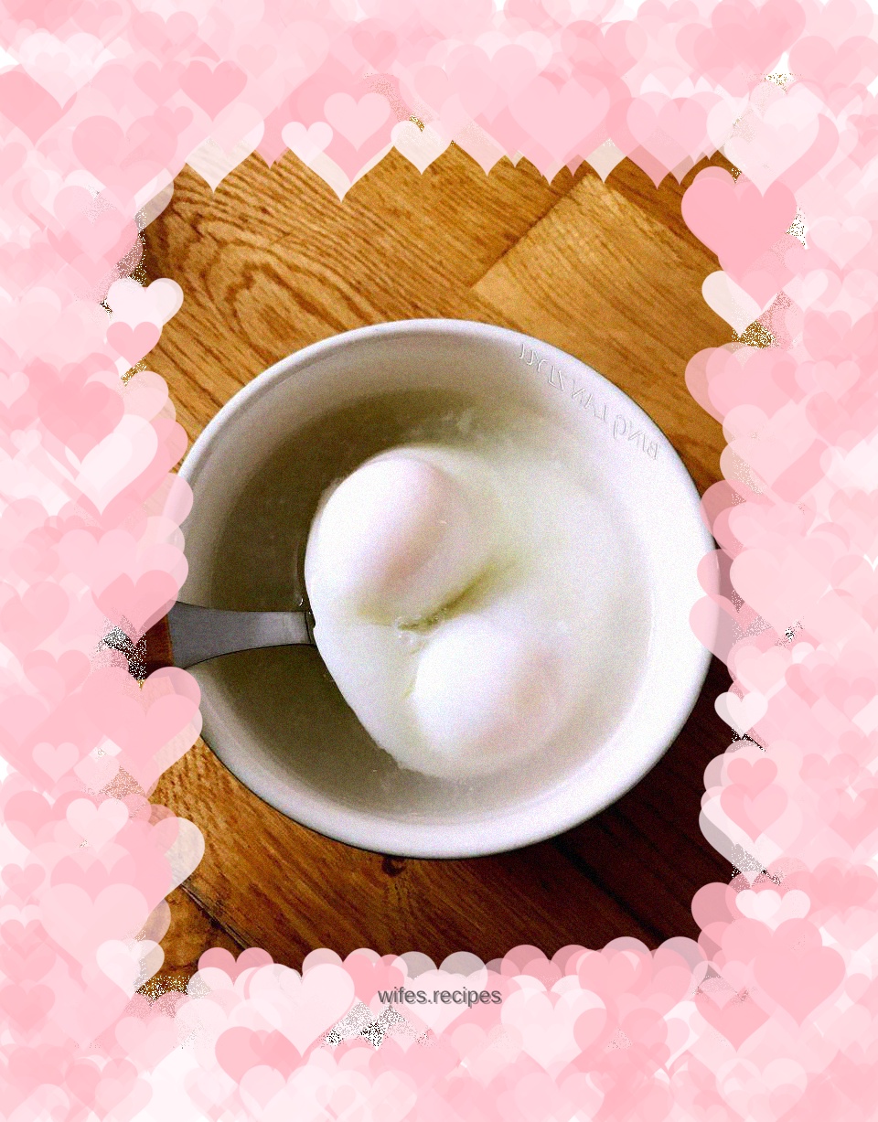 One minute microwave poached eggs