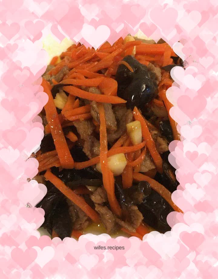 Stir-fried beef with shredded carrots