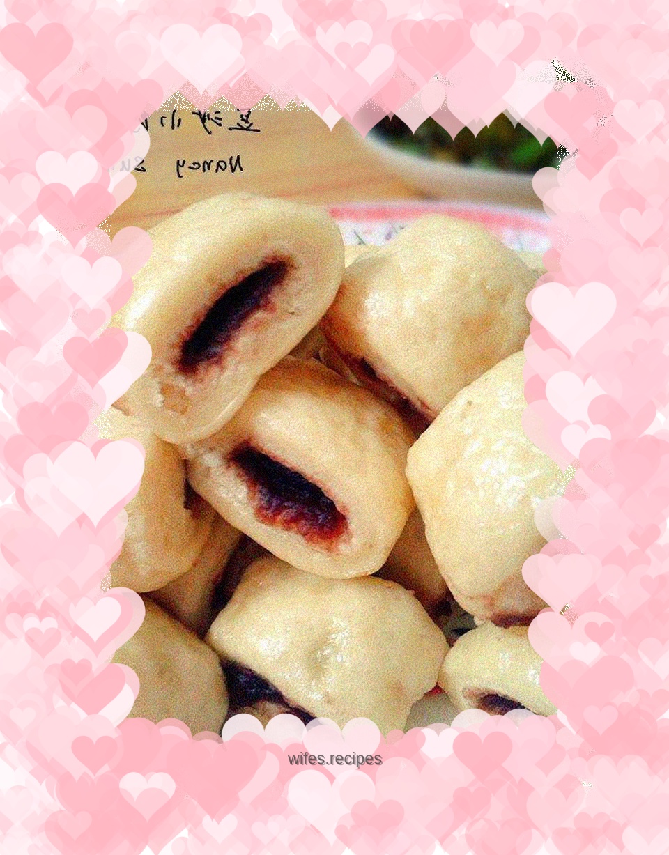 Steamed buns with red bean paste