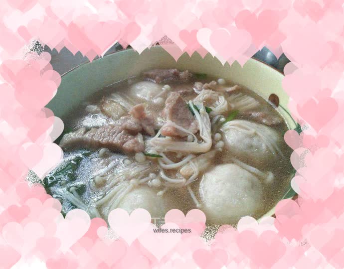 Enoki mushroom, fish ball and meat slices soup