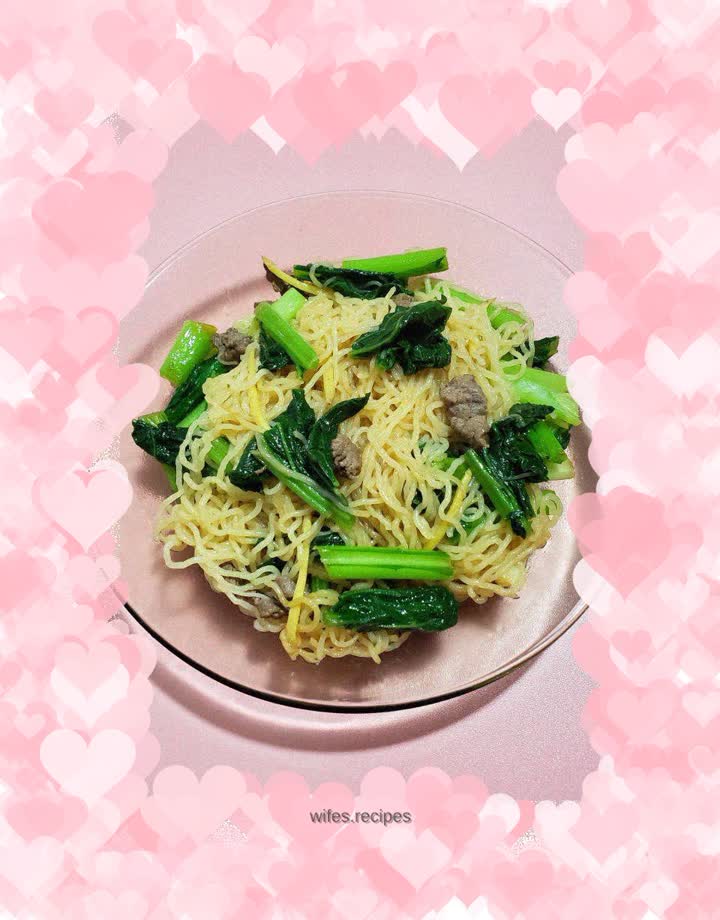 Fried rice noodles with spring vegetables and beef