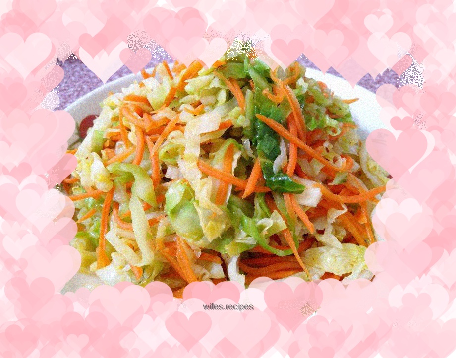 Stir-fried shredded carrots with cabbage
