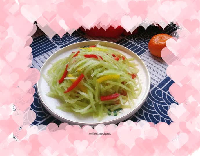 Colorful peppers mixed with shredded lettuce