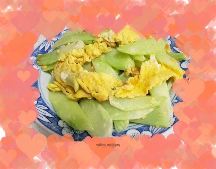 Scrambled eggs with lettuce