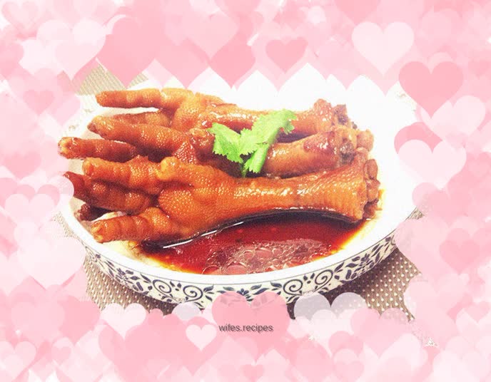Casserole with flavored chicken feet