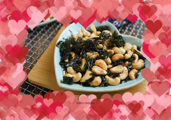 Salt and pepper seaweed and cashew nuts