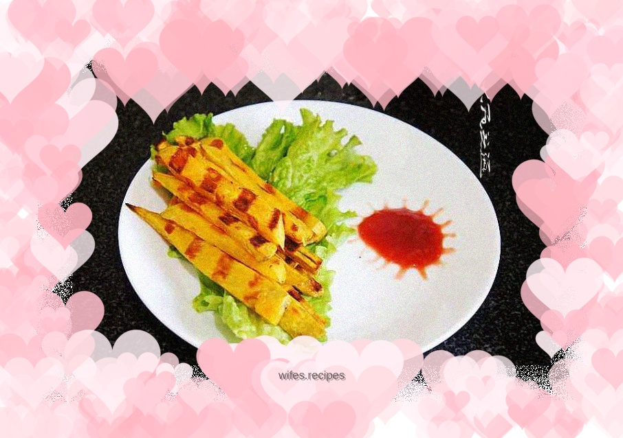 Baked French fries that are crispy on the outside and glutinous on the inside