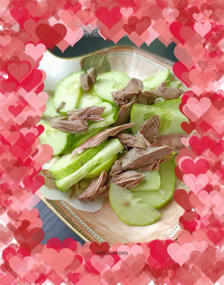 Pigeon breast mixed with cucumber