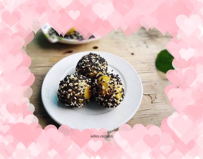 Sesame cornmeal balls