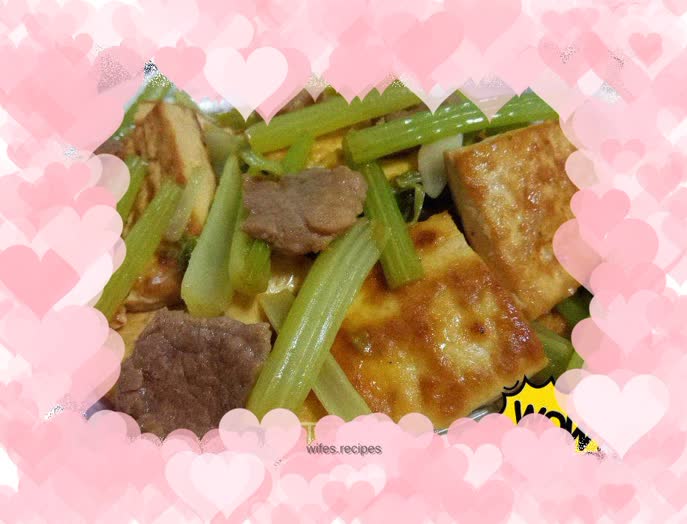 Celery and meat slices braised Hakka pan-fried tofu