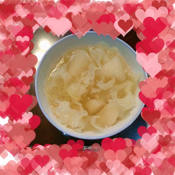 Stewed Snow Pear and Tremella Fungus with Rock Sugar