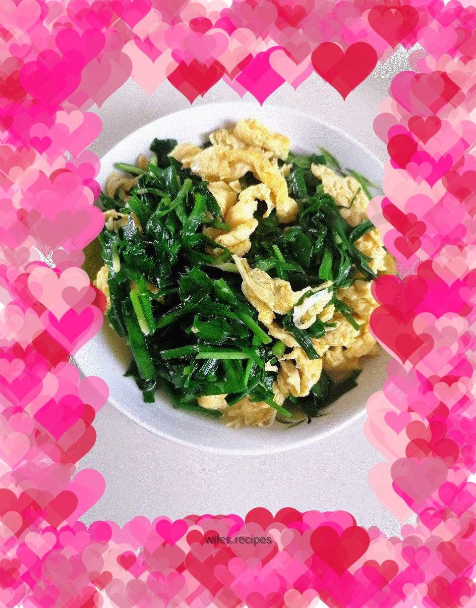 Fried duck eggs with leeks