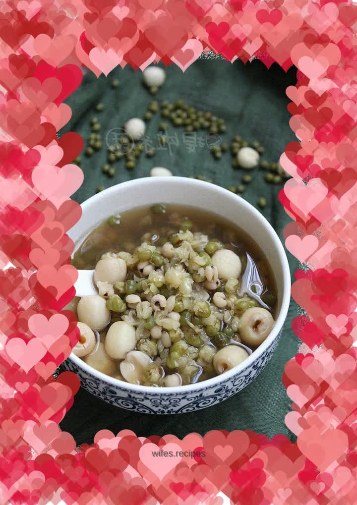 Refreshing after the bitter summer - mung bean, lotus seed and barley soup