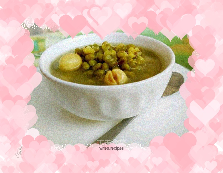Mung bean and lotus seed soup