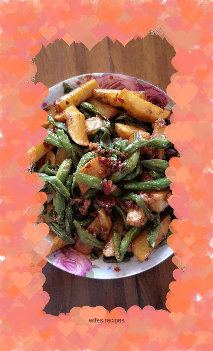 Stir-fried potatoes and beans