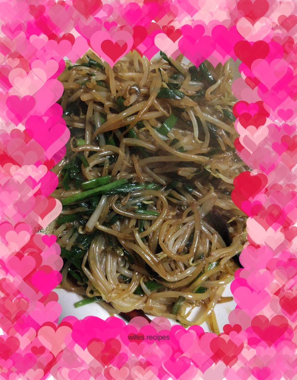 Stir-fried bean sprouts and leeks