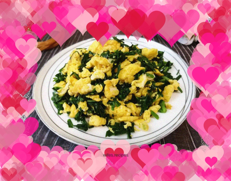 Fried eggs with chives