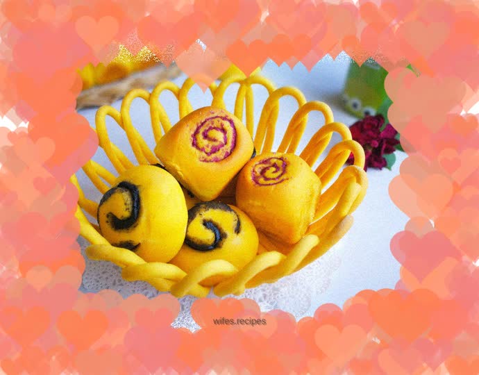 Flower basket and bread